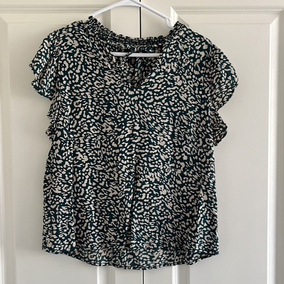 Green leopard print top / flutter sleeves - Picture 5 of 7